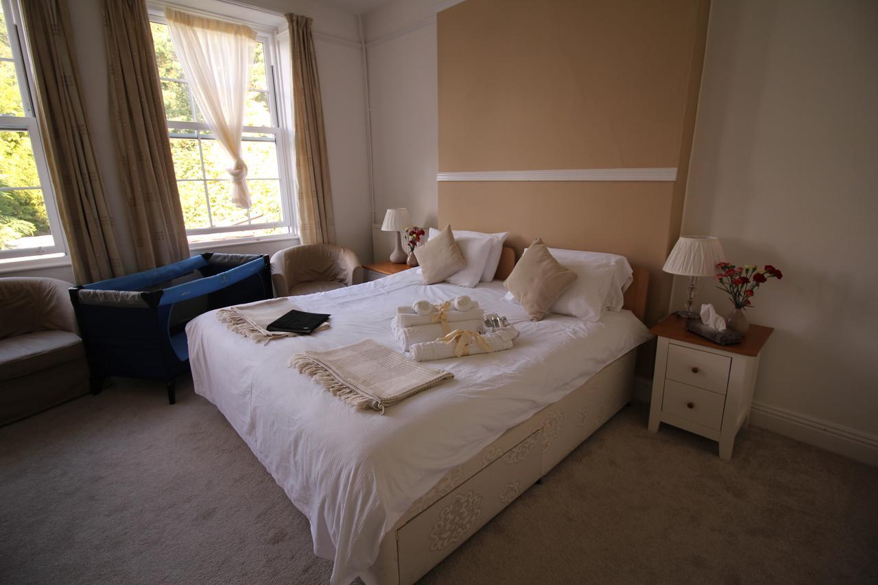 Commonwood Manor Hotel 4*