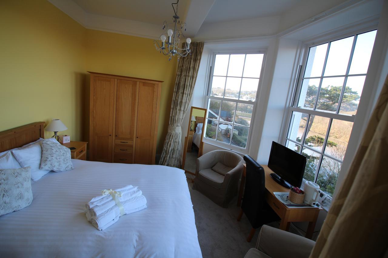 Commonwood Manor Hotel 4*