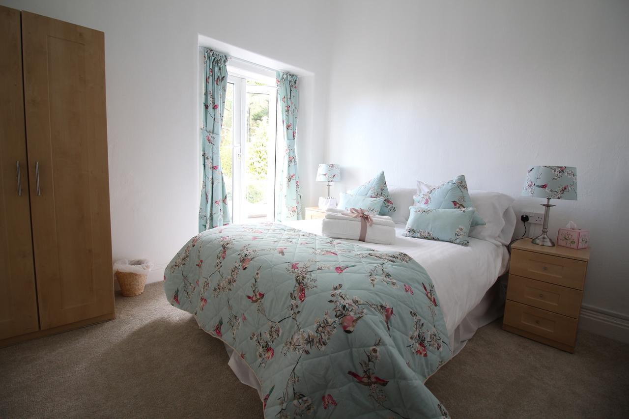 Commonwood Manor Hotel 4*