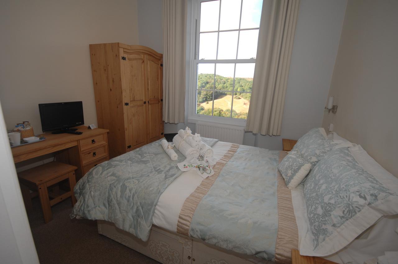Commonwood Manor 4*